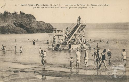 13 - Saint-Quay-Portrieux - Les joies de la plage - Le radeau Water chute
