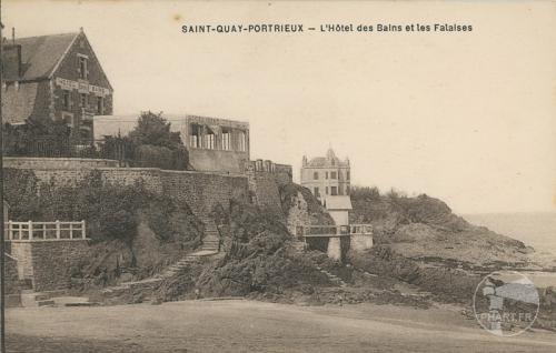 Saint-Quay-Portrieux - L'hôtel des Bains et les falaises